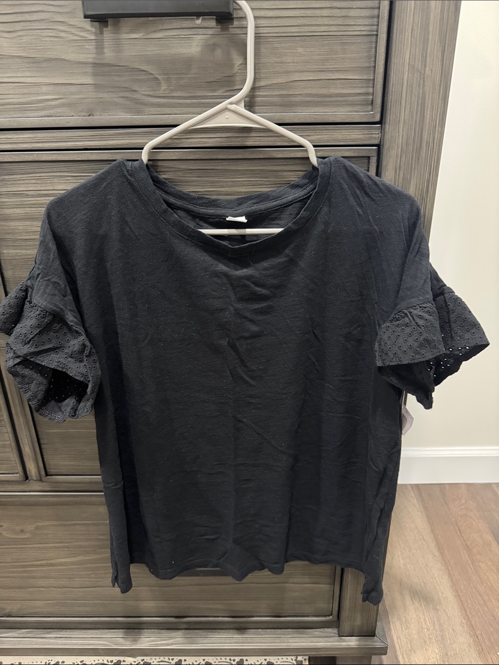 Women’s old navy ruffle sleeves t-shirt size small